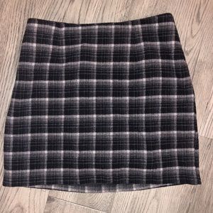 Cute vintage Old Navy Black & White Plaid Skirt.  Size 2